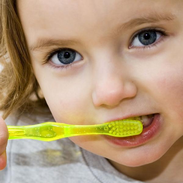 Le fluor : le meilleur ami des dents de votre enfant