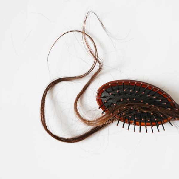 Comment lutter contre la chute des cheveux ?